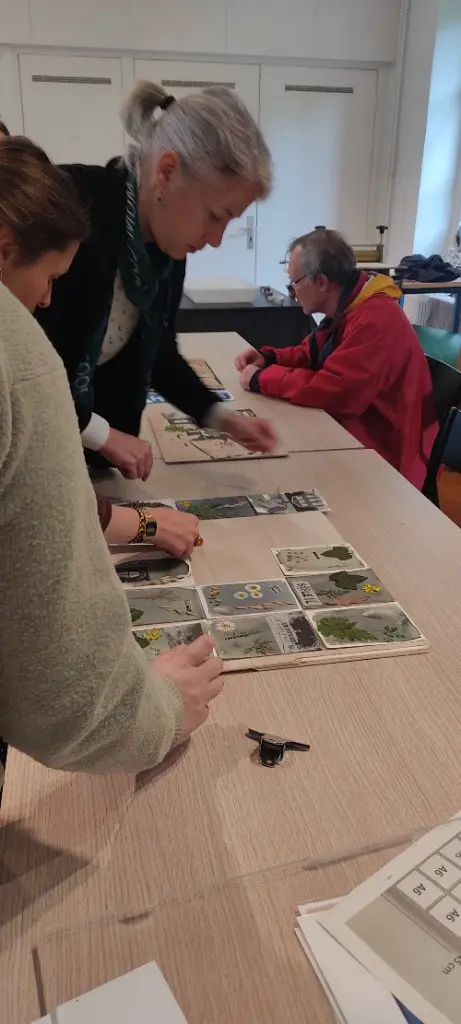 Résidents heureux en fin de journée au domaine de La Garenne Lemot