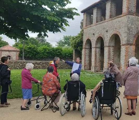 Des résidents de l'ehpad Théophile Bretonnière en visite à la Garenne Lemot
